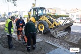 Bełchatów. Remontują zatokę parkingową na ulicy Mielczarskiego. Powstaną też nowe miejsca parkingowe