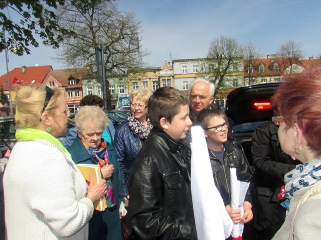 TPPW w Chodzieży rozdawało flagi na rynku [FOTO]