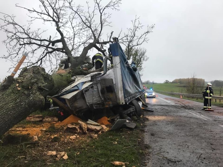 Wypadek na drodze nr 242 pod Szczerbinem