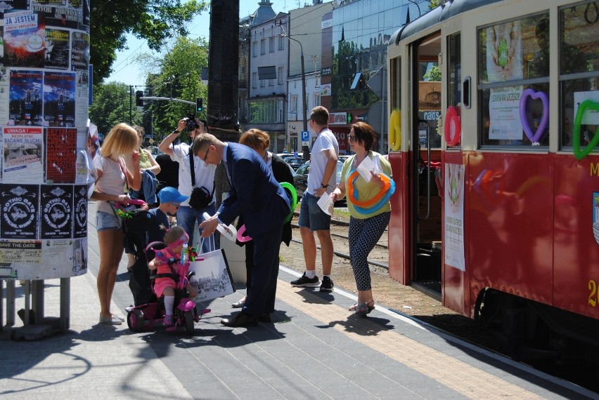 Tramwaj rodzicielstwa zastępczego [ZDJĘCIA]