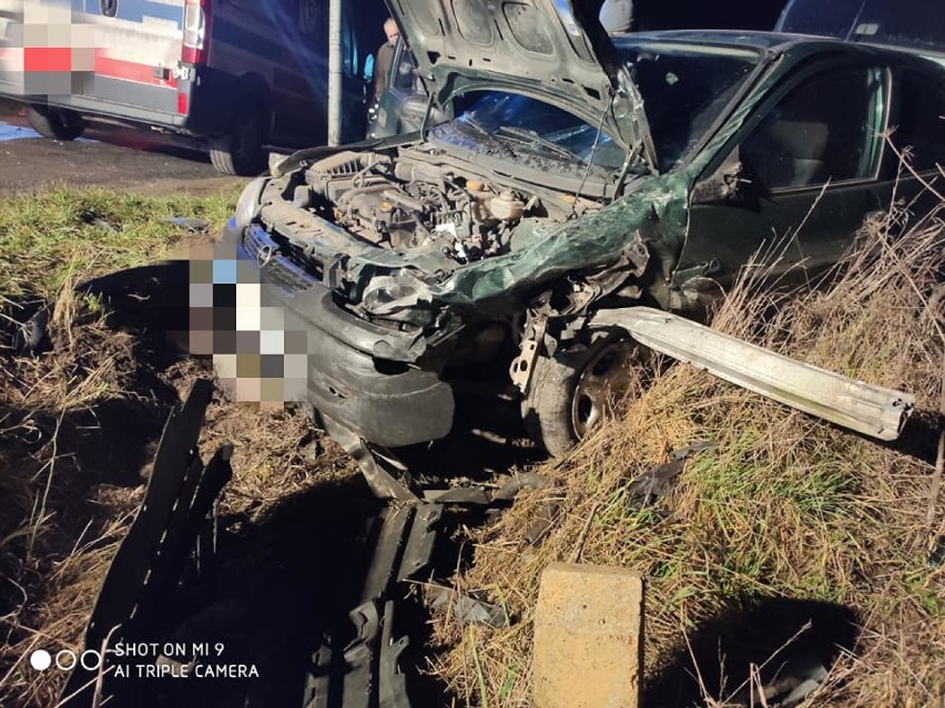 Wypadek na trasie Budzyń - Prosna. Jedna osoba trafiła do szpitala (ZDJĘCIA)