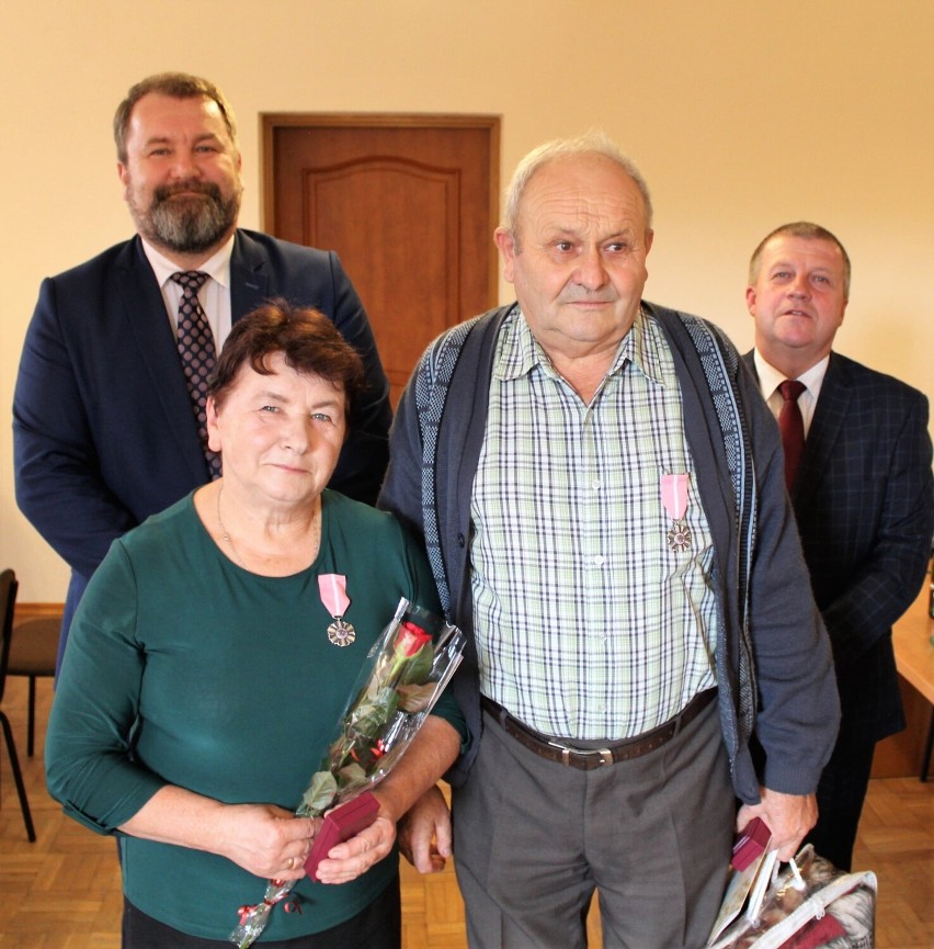 Brzyska. Przeżyli pół wieku razem, wójt wręczył im medale od prezydenta [FOTORELACJA]