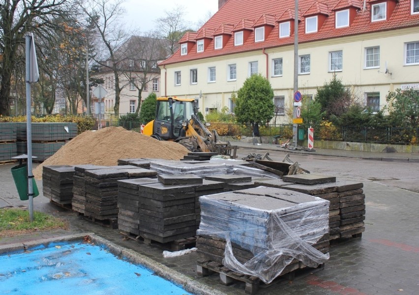 Budują nowy chodnik i zatoczka autobusowa przy ulicy Wybickiego ZDJĘCIA