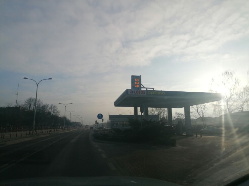 Znaczne obniżki cen paliw na stacjach w Tomaszowie Maz. Gdzie najtaniej?