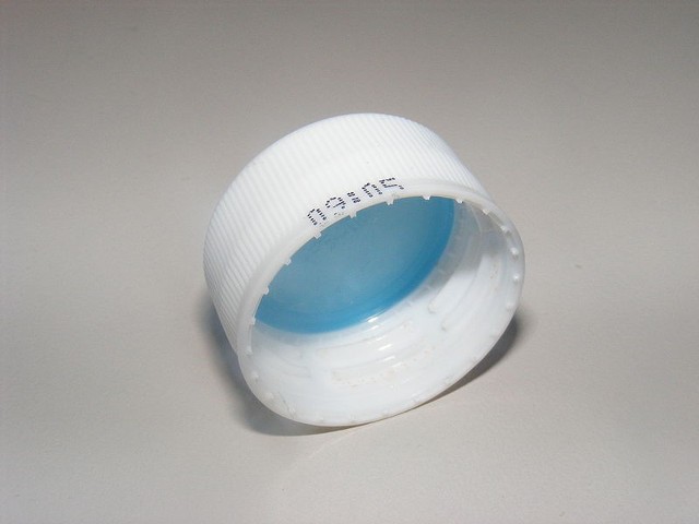 Źródło: http://commons.wikimedia.org/wiki/File:Plastic_Bottle_Cap.JPG