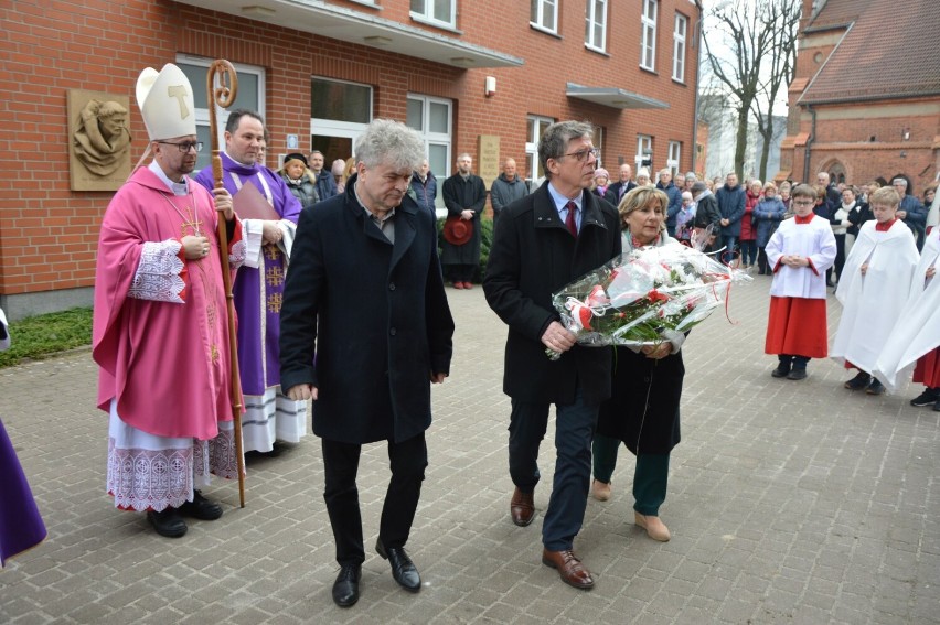 Oddali hołd ofiarom mordu na plebanii w Lęborku. Przewodniczył biskup lwowski