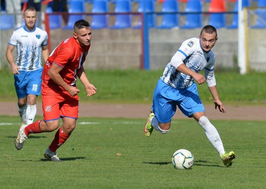 4 liga. Polonia Przemyśl przegrała u siebie z JKS-em Jarosław 0:3. Dwa gole Pawła Hassa [ZDJĘCIA]