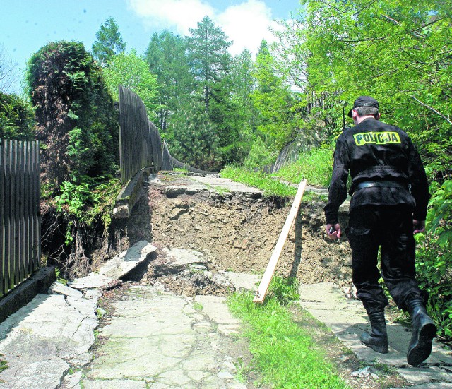 Zbocze góry Żar zostało mocno naruszone, wymaga poważnych i kosztownych zabezpieczeń