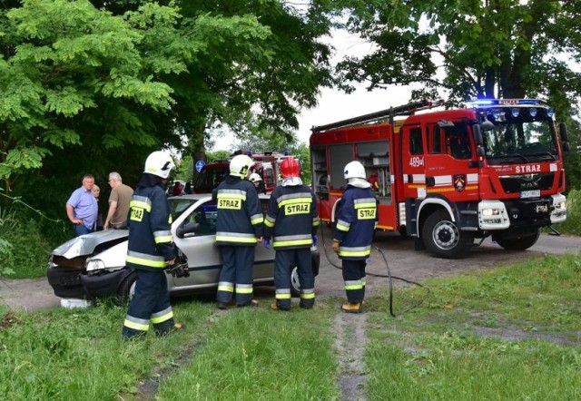 W Nowym Borówku około godziny 17:00 ponad 80-letni kierowca wjechał rozpędzonym samochodem w ogrodzenie.

Więcej:
Wjechał samochodem w ogrodzenie