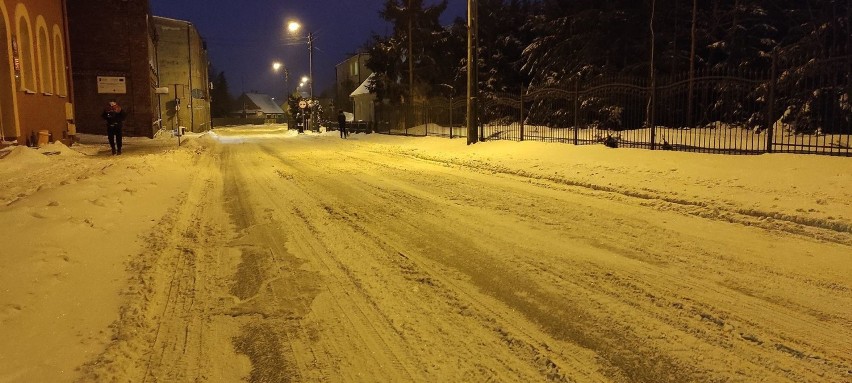 Atak zimy 2021 w Sępólnie. Na drogach panują trudne warunki