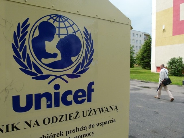 Kontenery na zużytą odzież są opatrzone logo UNICEF zgodnie z prawem