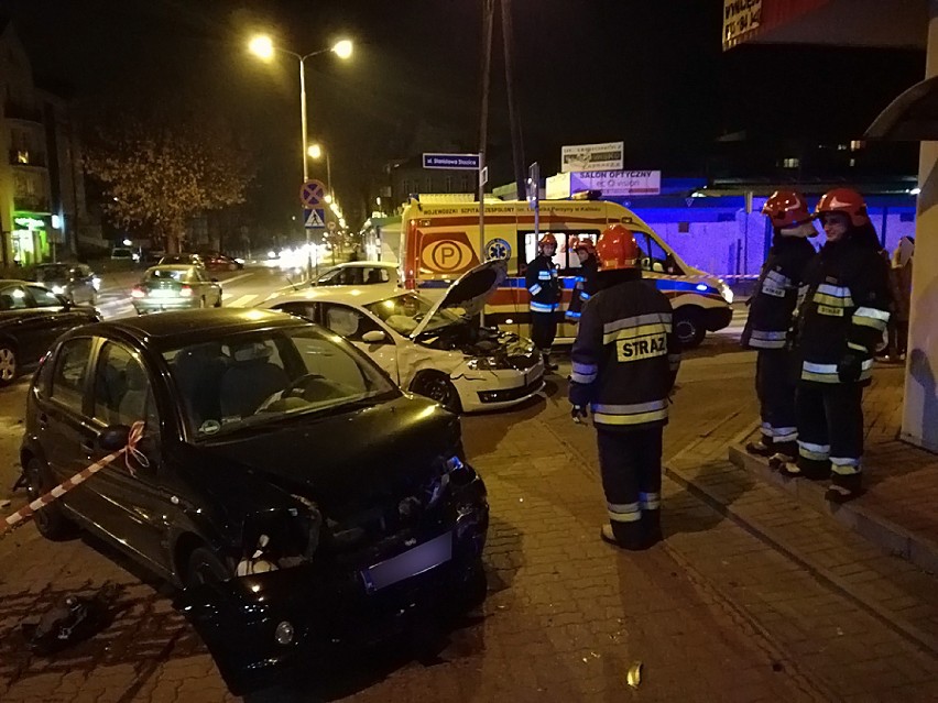 Zderzenie aut na skrzyżowaniu ulic Legionów i Staszica w...
