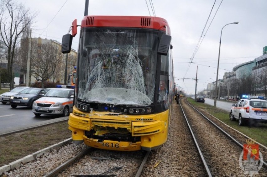 Zderzenie tramwajów na Woli. Linie 10 i 11 skierowane na...