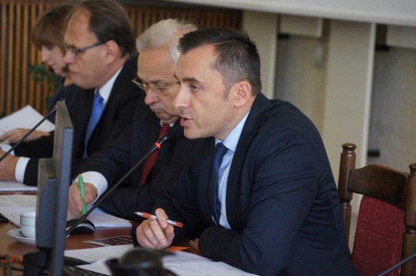 Na sesji rady miasta Radomska o budżecie, rewitalizacji, oświacie i honorowym obywatelu