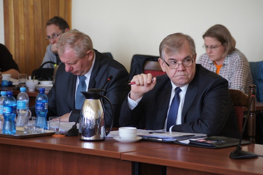 Na sesji rady miasta Radomska o budżecie, rewitalizacji, oświacie i honorowym obywatelu