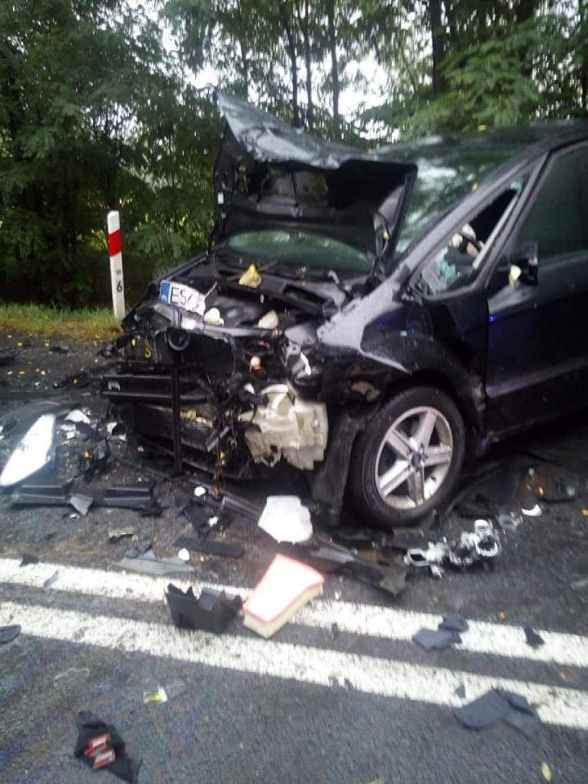 Wypadek śmiertelny w Redzeniu na drodze z Sieradza do Burzenina ZDJĘCIA
