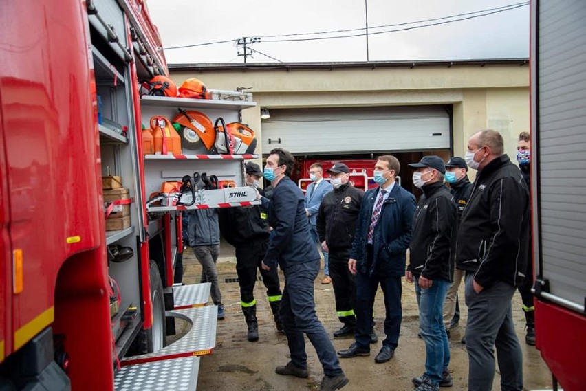 Do strażaków z OSP Kosakowo przyjechał nowy wóz strażacki!
