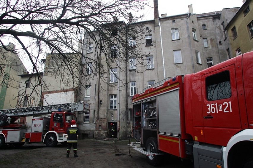 Pożar w kamienicy przy ulicy Głogowskiej w Legnicy