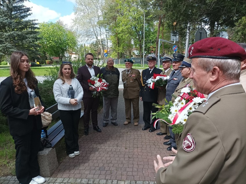 Prezydent Marek Materek złożył kwiaty pod pomnikiem Bohaterów Starachowic. Zobacz zdjęcia
