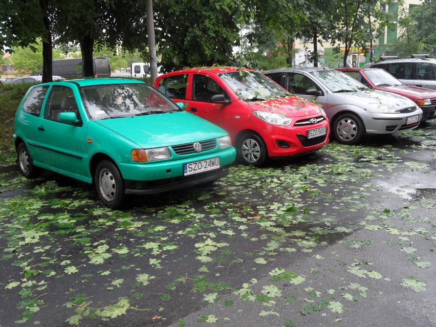 Tysiące aut i domów ucierpiało po poniedziałkowym gradobiciu...