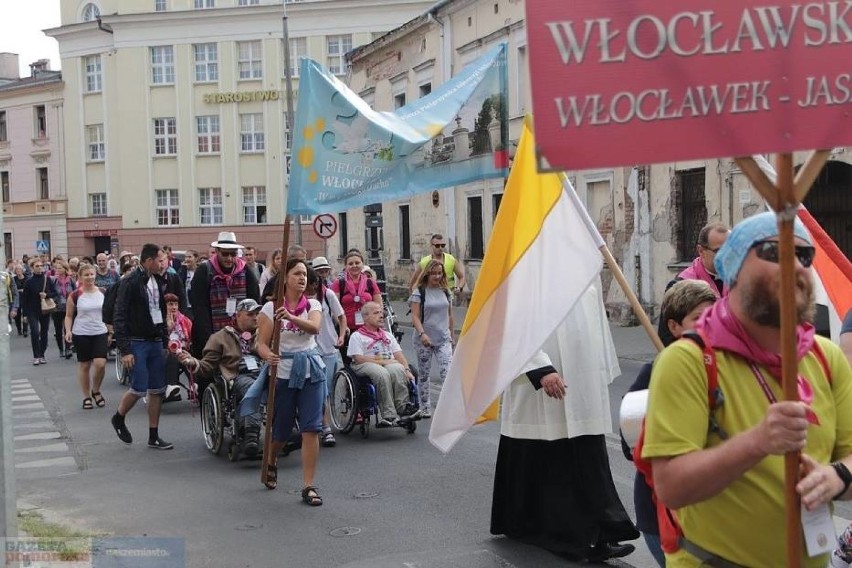 Pielgrzymi z Włocławka znów pójdą na Jasną Górę. Biskup Wiesław Mering wyraził zgodę [sonda]