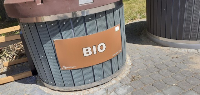 W takich pojemnikach podziemnych na bio odpady mają znajdować muchy