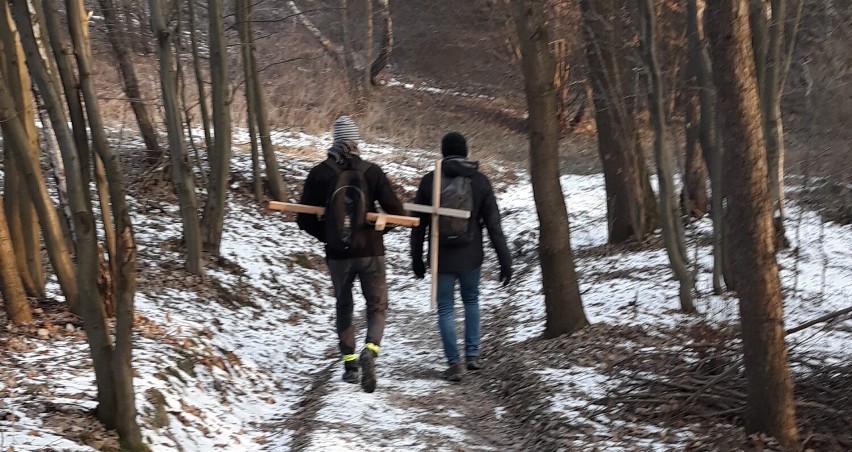 Idea Ekstremalnej Drogi Krzyżowej to wędrówka, połączona z...