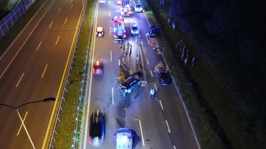 Fatalny wypadek na DTŚ. Auto wjechało pod prąd! Czołowe zderzenie toyoty i audi na granicy Rudy Śląskiej i Zabrza