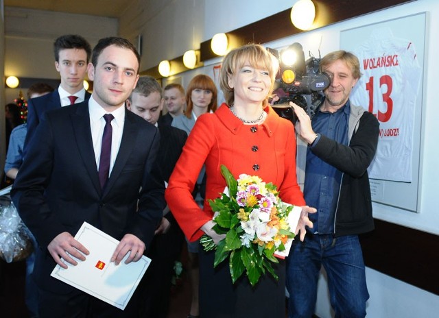 Prezydent Hanna Zdanowska rok temu po zaprzysiężeniu, w drodze do swego gabinetu.