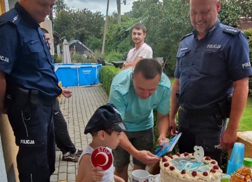 Policjanci spełnili marzenie sześciolatka z Jegłownika. Przyjechali na Jego urodziny. ZDJĘCIA!