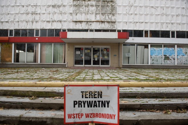 Wciąż  natomiast nie wiadomo, co z zapowiadanymi od ponad dekady inwestycjami w centrum i na terenach po Polchemie. Chodzi o budowę galerii handlowej po dawnym Uniwersamie oraz drugiej – Karawela przy wylocie w kierunku Bydgoszczy. 

POLECAMY:

W Toruniu ruszyły matury 2020! Na pierwszy ogień - język polski! [zdjęcia]

Hity toruńskich kawiarni. Najlepsze ciasta, desery i kawy w mieście! [zdjęcia i ceny]

Tutaj jeszcze nie byłeś! 10 miejsc wokół Torunia na weekendowy wypad