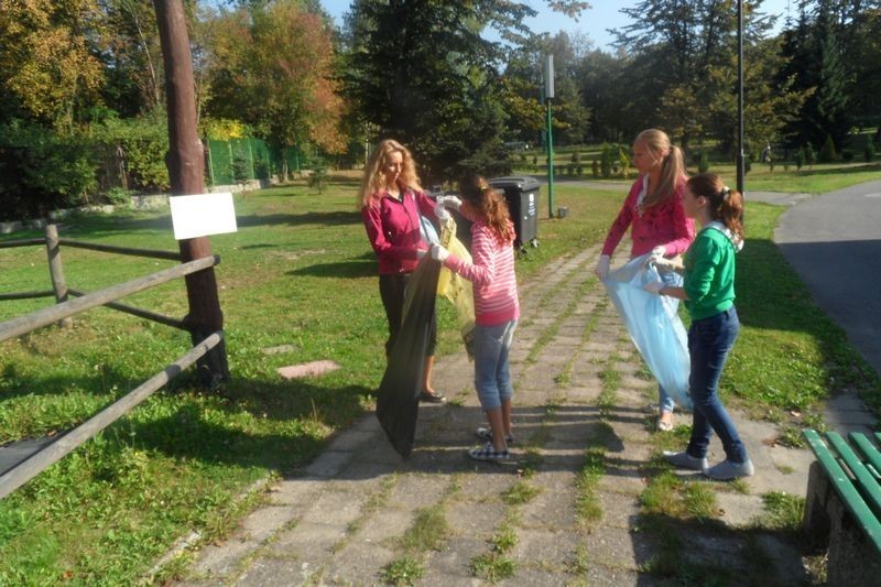 Chorzów: Wielkie sprzątanie w Śląskim Wesołym Miasteczku [ZDJĘCIA]