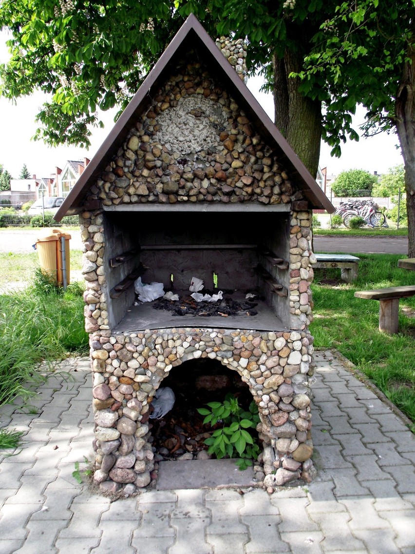 Zbąszyń. Place zabaw przed laty chciane, dziś zaniedbane