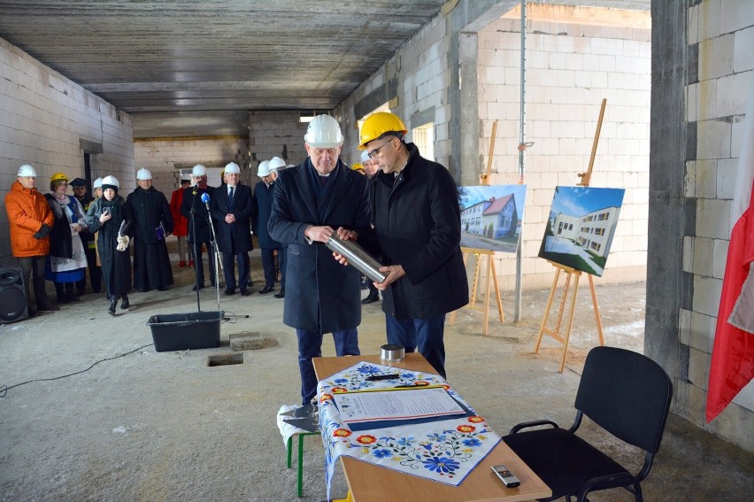 Budowa nowego budynku Szkoły Podstawowej w Baninie nabiera...