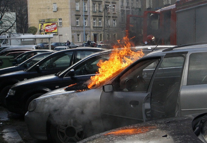 Pożar auta w Legnicy