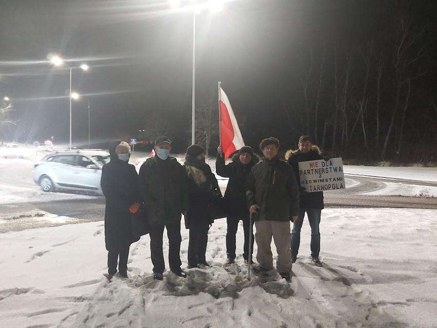 Uroczystość na Rondzie Obrońców Birczy w Elblągu.