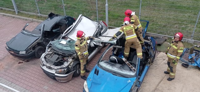 Ćwiczenia wojskowych strażaków