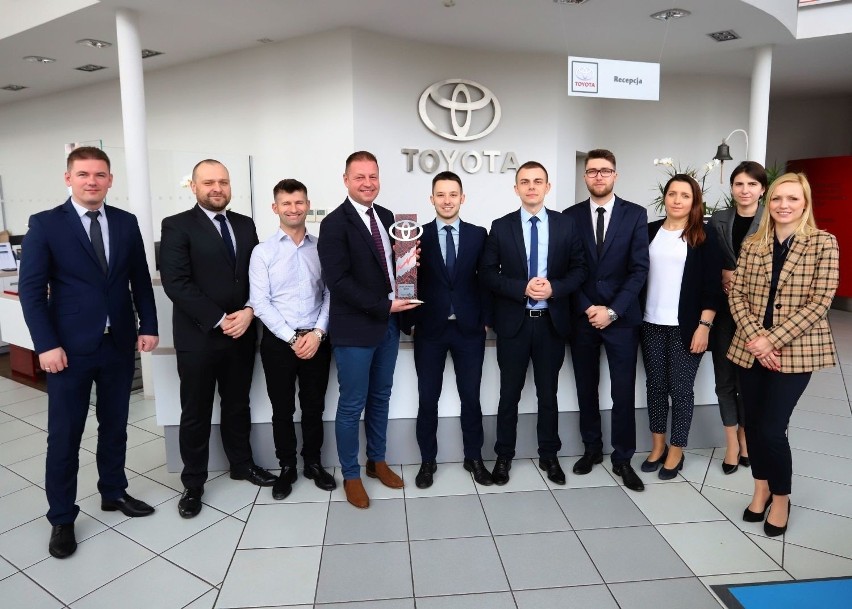 Prestiżowe wyróżnienie dla salonu Toyota Romanowski w Radomiu! Otrzymał nagrodę Dealera Roku 2019