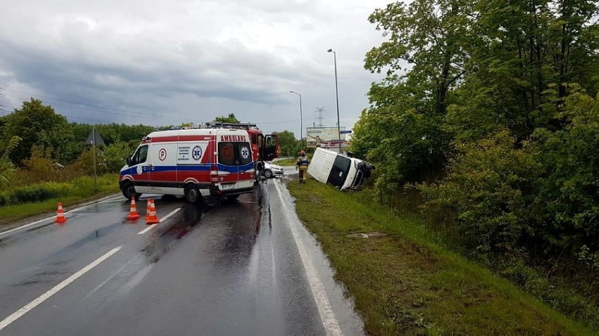 Zderzenie trzech samochodów osobowych na piekarskiej...