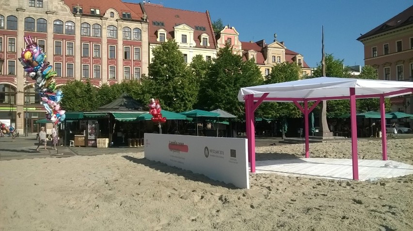 plaża na placu Solnym na festiwal Nowe Horyzonty 2015