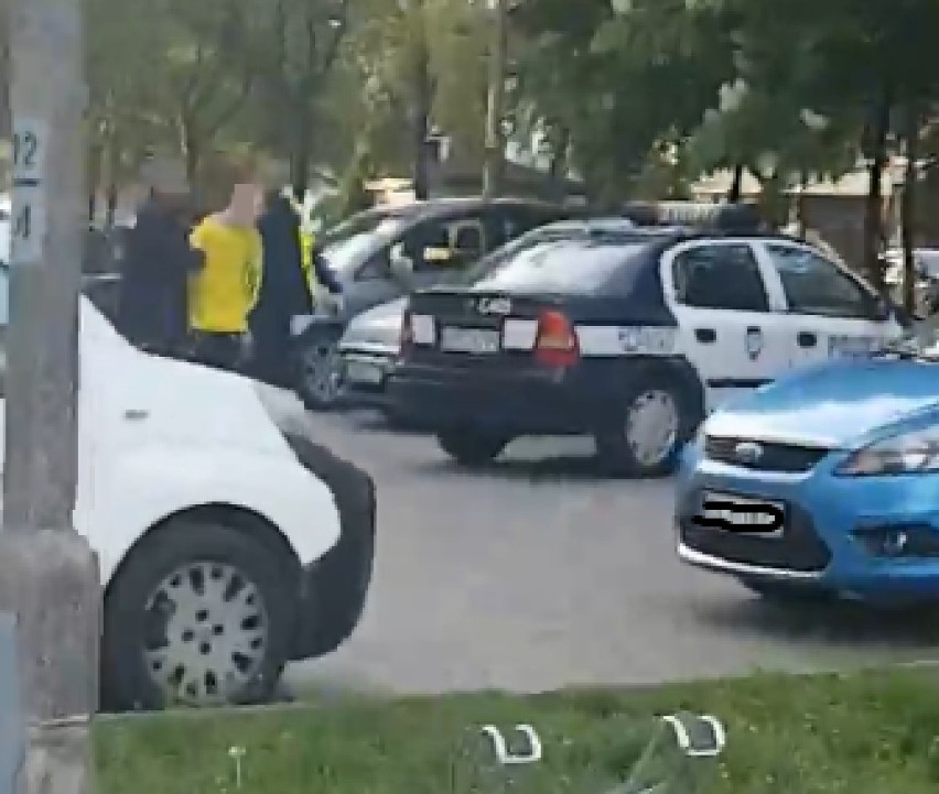 23-latek awanturował się na ulicy Żytniej we Włocławku i znieważył policjantów. Miał 2,5 promila alkoholu