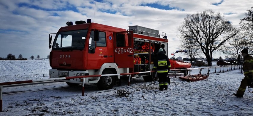 OSP Łubowo szkoli się w zakresie ratowania osób pod lodem