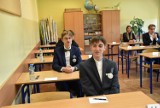 Matura 2023 rozpoczęta - maturzyści z LO Sportowego w Człuchowie przystąpili do egzaminu z języka polskiego w pozytywnych nastrojach [FOTO]