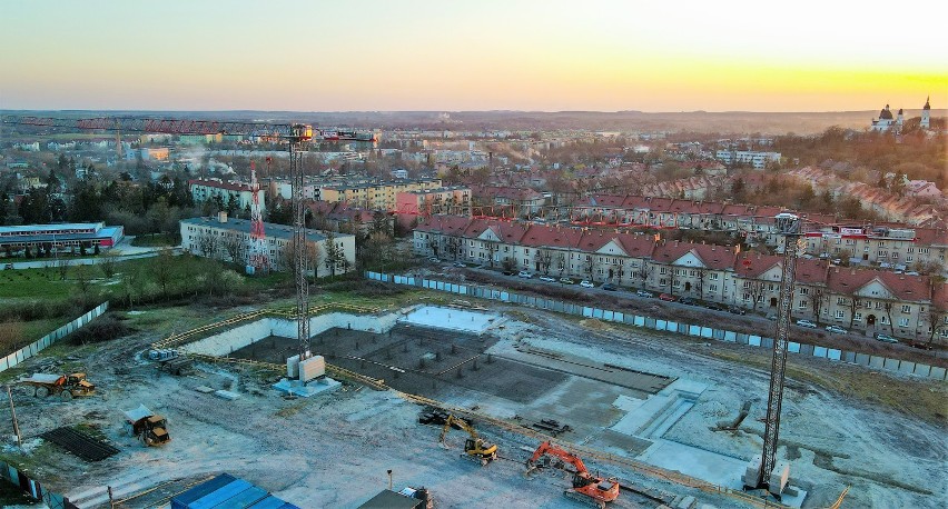 Chełm. Zobacz jak wygląda budowa nowej siedziby Instytutu Nauk Medycznych chełmskiej PWSZ. Zdjęcia z drona