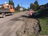 Rozpoczęły się prace na drodze Kromołów-Kiełkowice. Czy we Wszystkich Świętych droga będzie przejezdna?