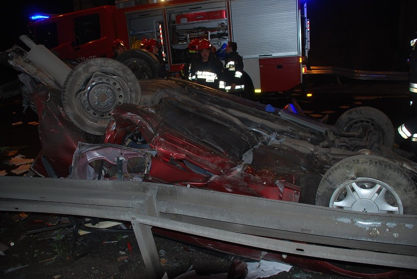 Sosnowiec: groźny wypadek na DK94. Kierowca w stanie ciężkim w szpitalu [ZDJĘCIA]