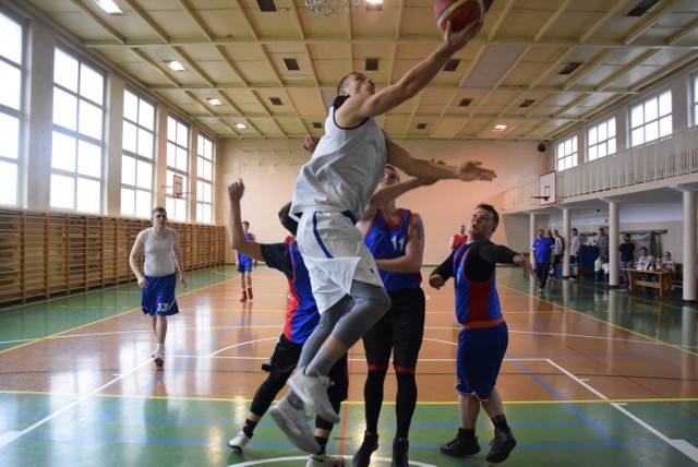 Turniej koszykówki w LO w Świebodzinie z okazji 100-lecia odzyskania Niepodległości 