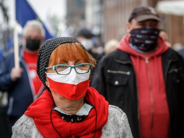 Czytaj dalej. Przesuwaj zdjęcia w prawo - naciśnij strzałkę lub przycisk NASTĘPNE