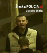 Wybił zęby swojej ofierze. Policja w Bielsku-Białej szuka tego napastnika