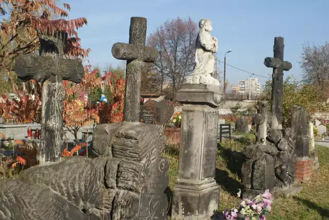 Najstarszy cmentarz w Dąbrowie Górniczej: tu spoczywają zasłużeni dla miasta i regionu
